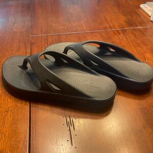 Oofos flip flops